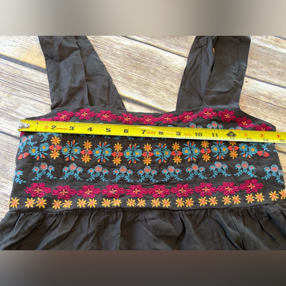 NATURAL LIFE Black Crop Top with Colorful Embroidery - Picture 4 of 7